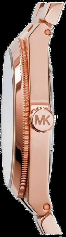 Gros plan sur le cadran noir de la Michael Kors MK5937