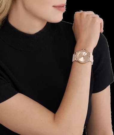 Montre Michael Kors MK7282 Lennox cadran or rose bracelet en silicone rose vue 5