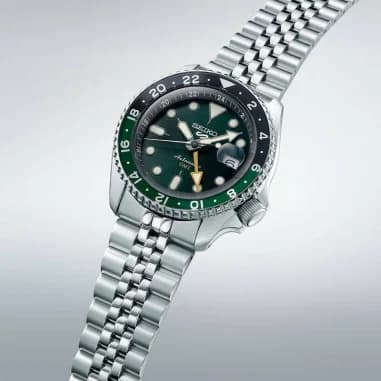 Gros plan sur le cadran vert de la Seiko SSK035K1