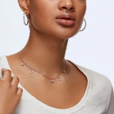 Gros plan sur le cadran de la Swarovski 5497664