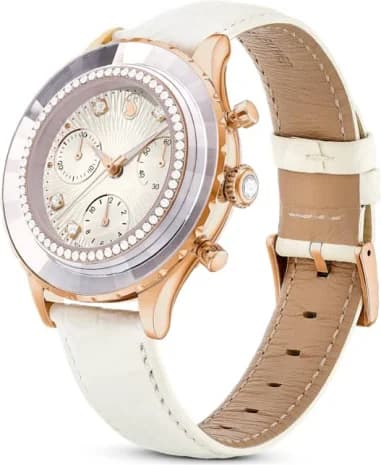 Gros plan sur le cadran blanc de la Swarovski 5671150