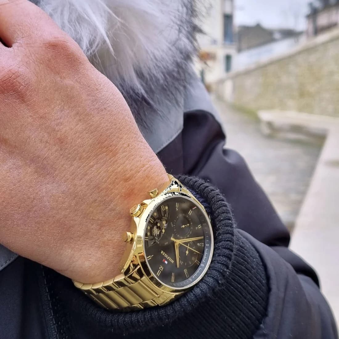 Montre Tommy Hilfiger 1710447 Baker en acier doré avec cadran squelette vue 6