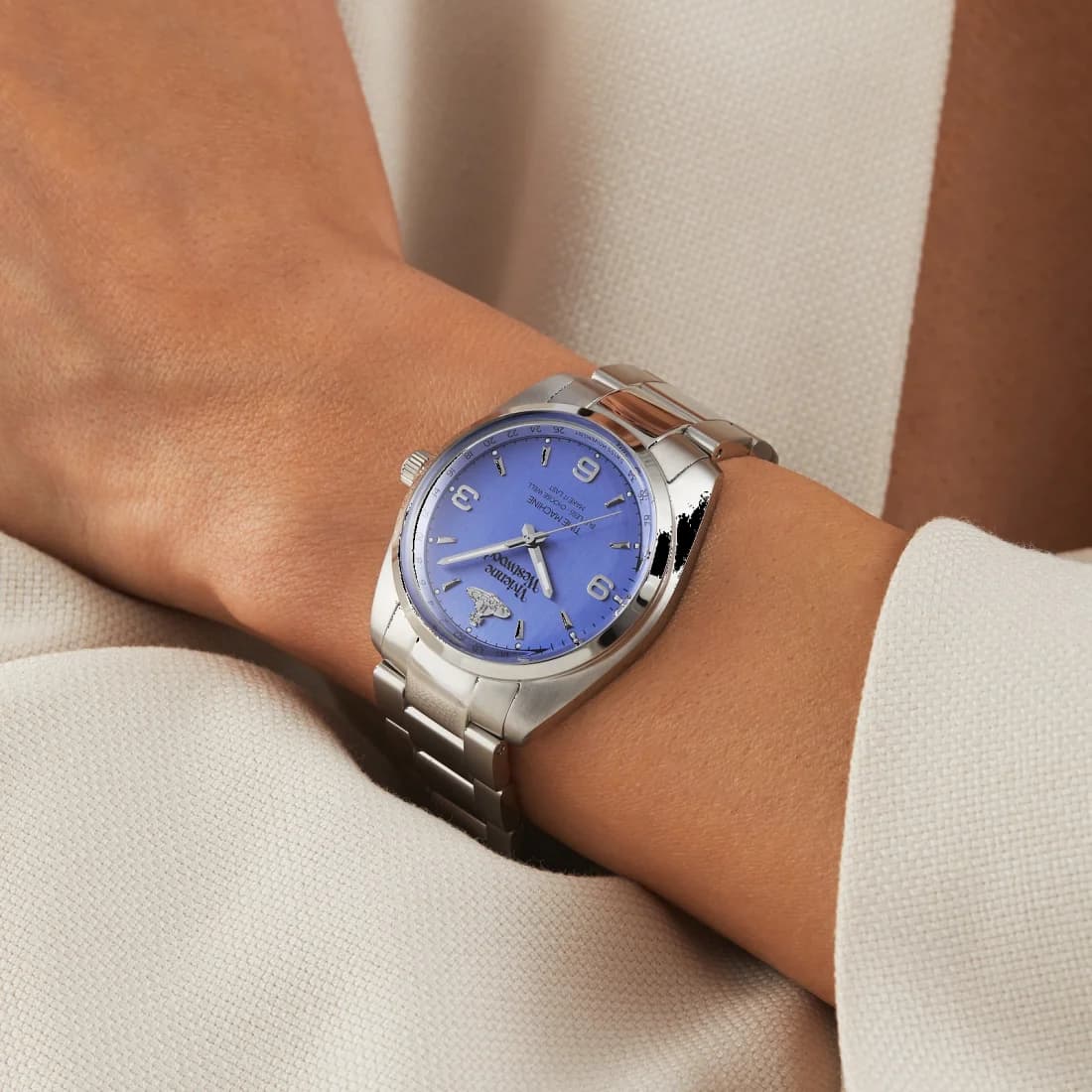 Montre Vivienne Westwood VV274MBLSL femme détail bracelet acier
