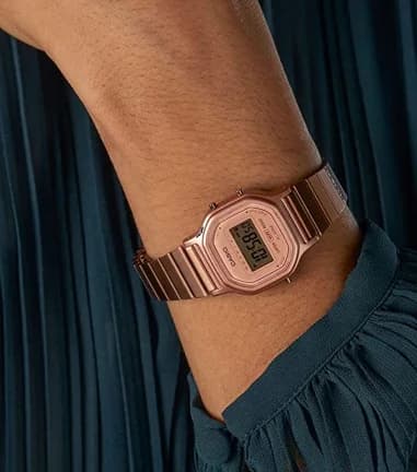 Montre Casio LA-11WR-5AEF en métal doré rose à affichage digital vue 4