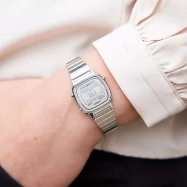 Montre Casio LA670WEA-7EF femme détail cadran gris