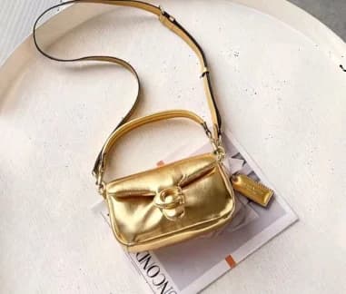 Sac à bandoulière Coach Pillow Tabby 18 en cuir nappa vue 2