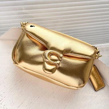 Sac à bandoulière Coach Pillow Tabby 18 en cuir nappa vue 4