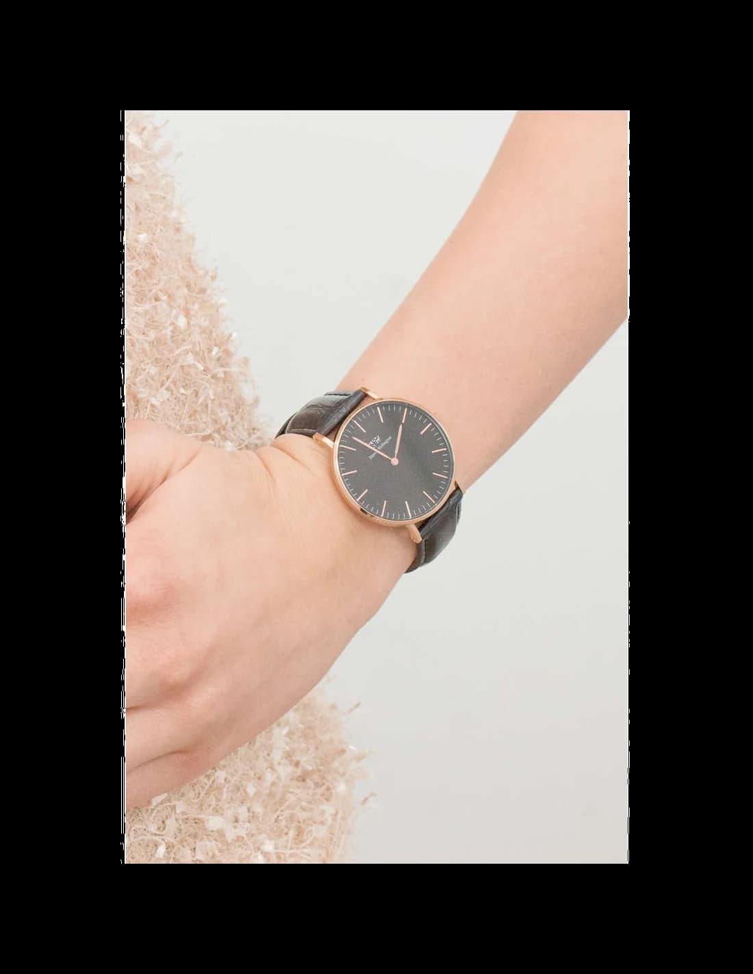 Daniel Wellington Classic Black Reading DW00100141 Black Leather Strap Watch vue 4