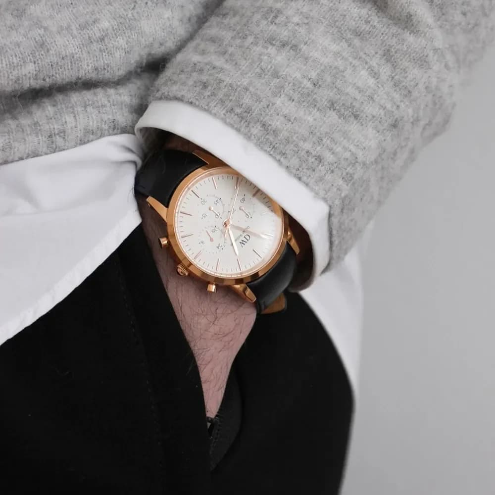 Daniel Wellington DW00100646 Chronograph Stainless Steel Rose Gold and Black Leather Watch vue 5