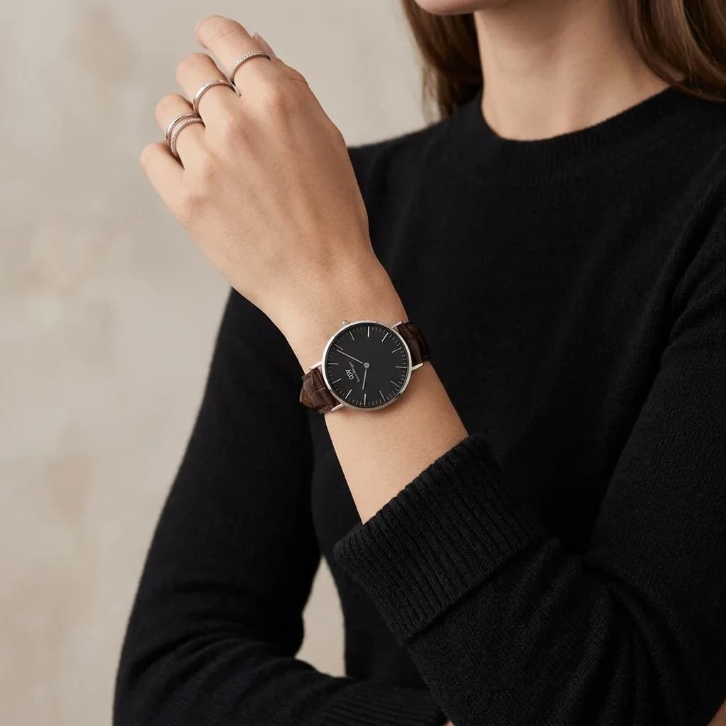 Daniel Wellington DW00100146 Black Dial and Brown Leather Strap Watch vue 6