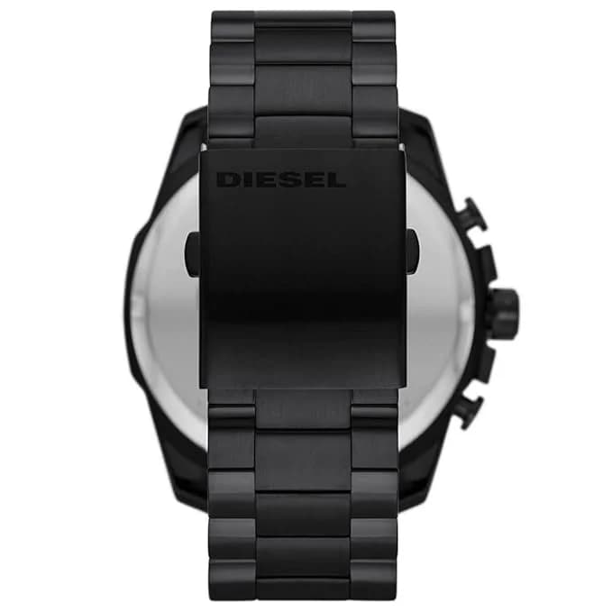 Gros plan sur le cadran noir de la Diesel DZ4582