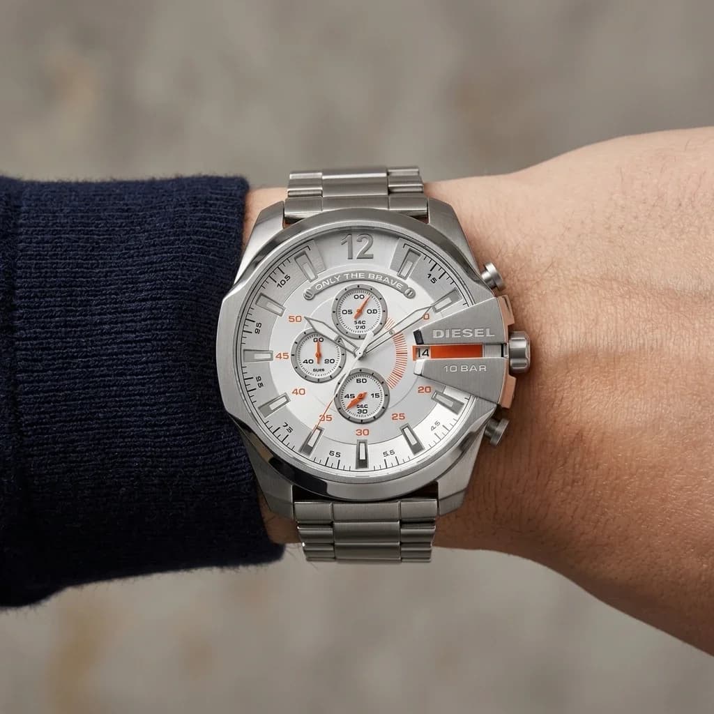 Montre Diesel DZ4328 en acier argenté avec détails oranges vue 5