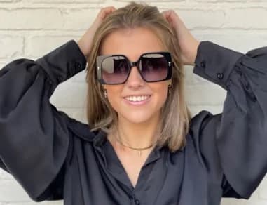Lunettes de Soleil Fendi FE40036U forme carée vue 3