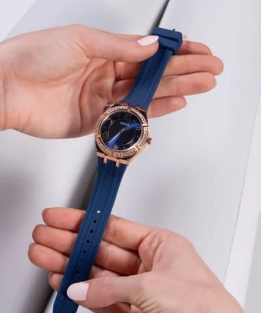 Montre Guess GW0034L4 femme détail bracelet silicone