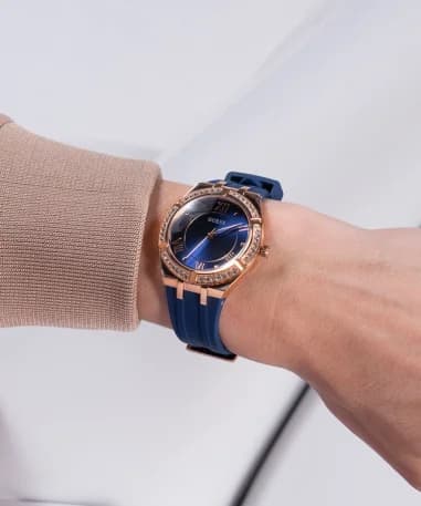 Montre Guess GW0034L4 femme détail bracelet silicone