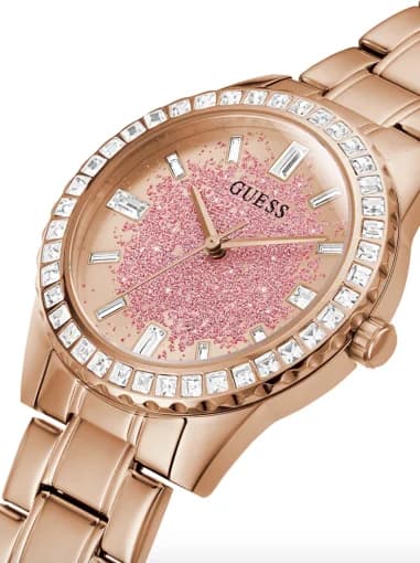 Gros plan sur le cadran bicolore de la Guess GW0405L3
