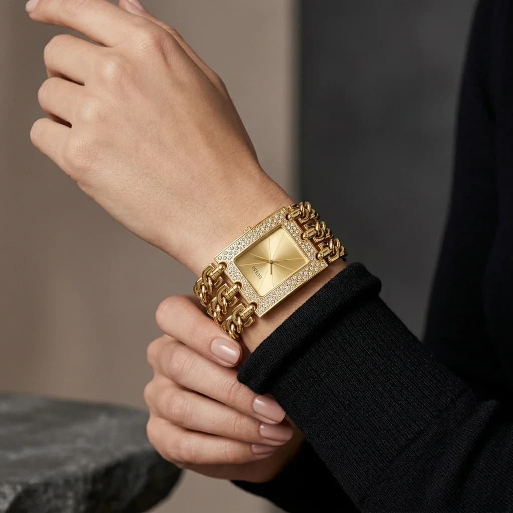 Montre Guess Heavy Metal W1275L2 femme dorée, bracelet maille dorée vue 5