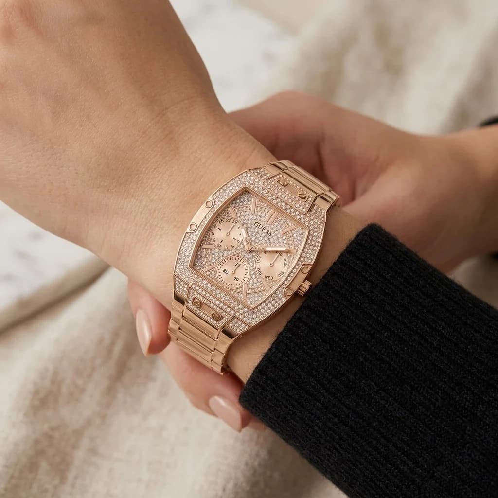 Montre Femme Guess Raven GW0104L3 bracelet acier or rose boitier orné de strass vue 5