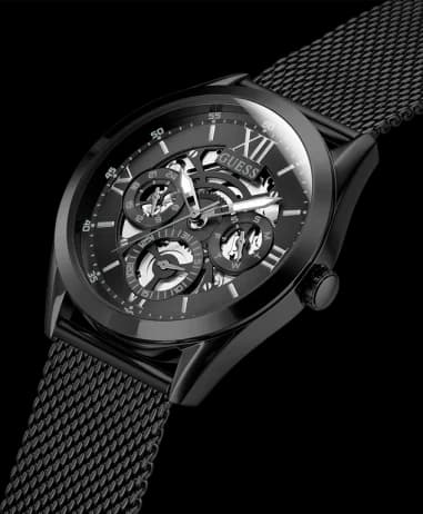 Gros plan sur le cadran noir de la Guess GW0368G3