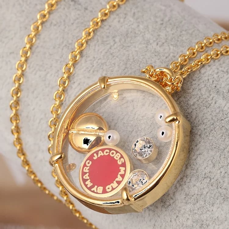 Gros plan sur le cadran de la Marc Jacobs 106730