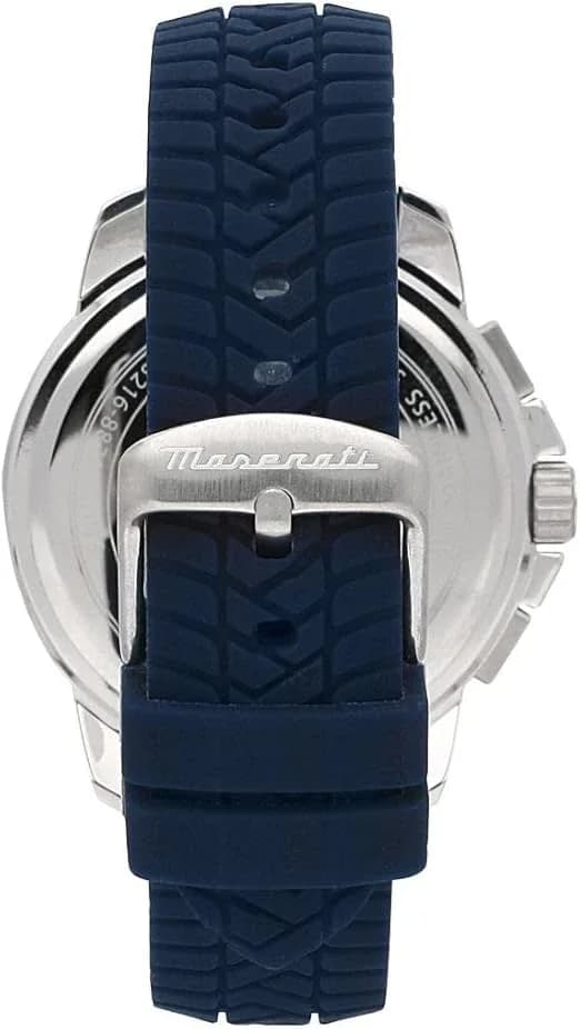 Gros plan sur le cadran argent de la Maserati R8871621013