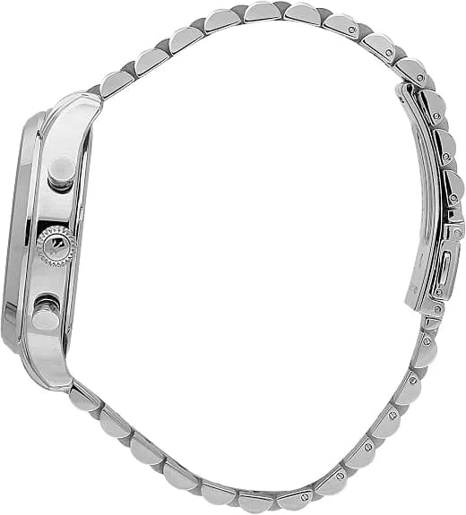 Gros plan sur le cadran blanc de la Maserati R8873618034