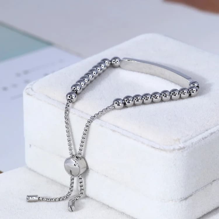 Gros plan sur le cadran de la Michael Kors MKJ5589040