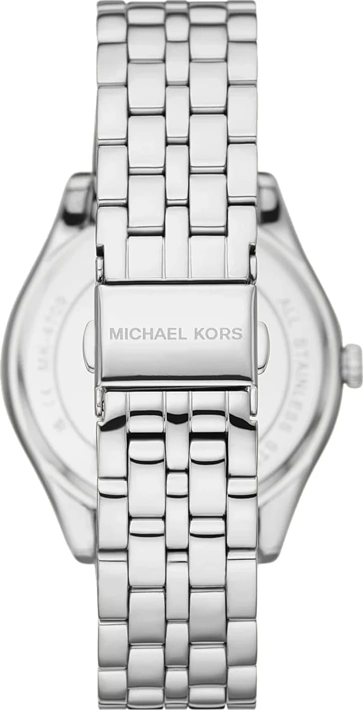 Gros plan sur le cadran argent de la Michael Kors MK4708