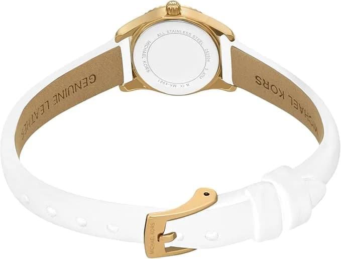 Gros plan sur le cadran argent de la Michael Kors MK4900