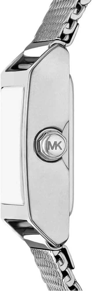 Gros plan sur le cadran argent de la Michael Kors MK4961