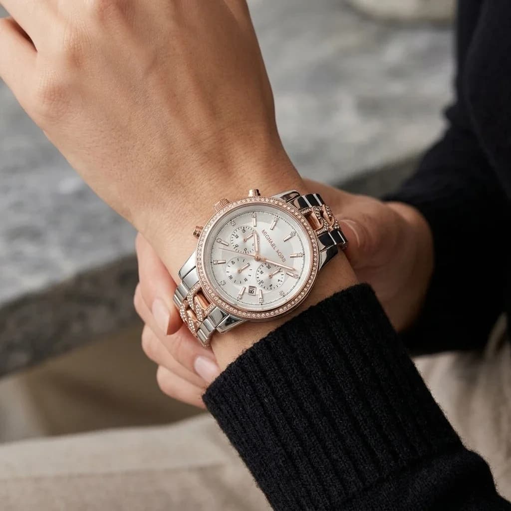Michael Kors Ritz MK6938 Two-Tone Chronograph Women's Watch vue 5