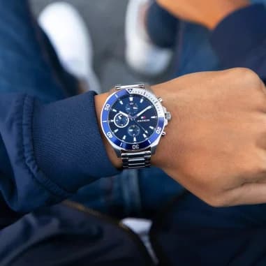Montre Tommy Hilfiger Larson 1791917 chronomètre sport en acier cadran bleu vue 5