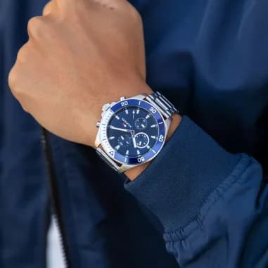 Montre Tommy Hilfiger Larson 1791917 chronomètre sport en acier cadran bleu vue 6