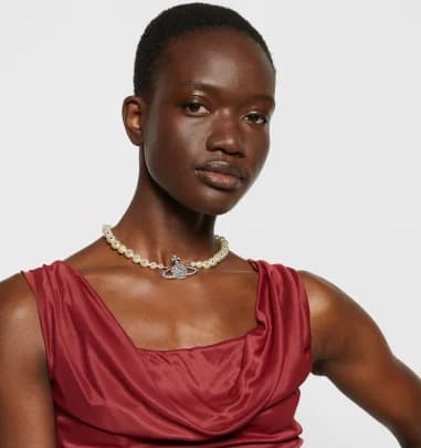 Vivienne Westwood low relief pearl choker with crystal pavé logo vue 3
