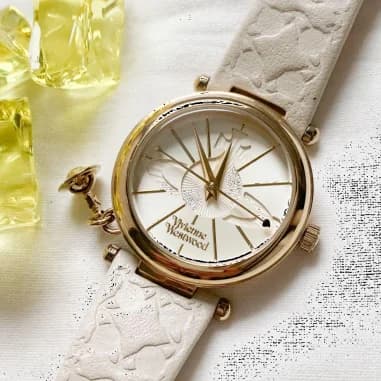 Montre Femme Vivienne Westwood Orb II VV006WHWH bracelet beige en cuir cadran doré vue 4