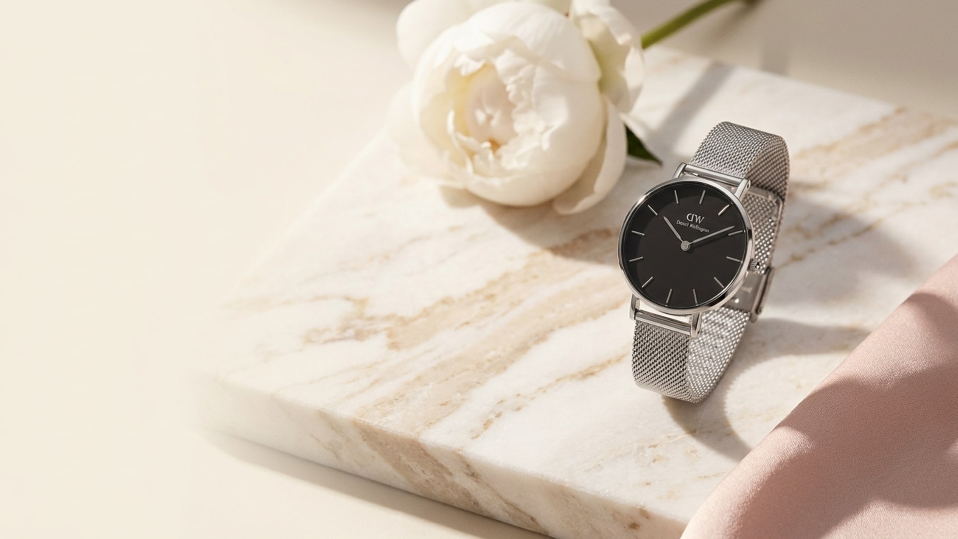 Bannière éditoriale montres femme luxe